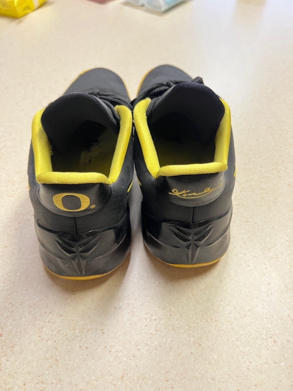 Kobe Oregon Duck Basketball Shoes - Picture 4 of 4